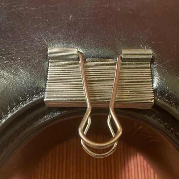 OFF-WHITE “Swiss Flap bag” in crackle leather with metallic Binder clip RARE - Picture 7 of 8